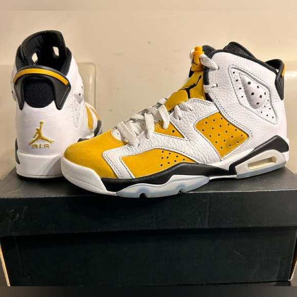 Air Jordan 6 Retro (GS) Sneakers with Box in good condition & shape - Picture 3 of 9